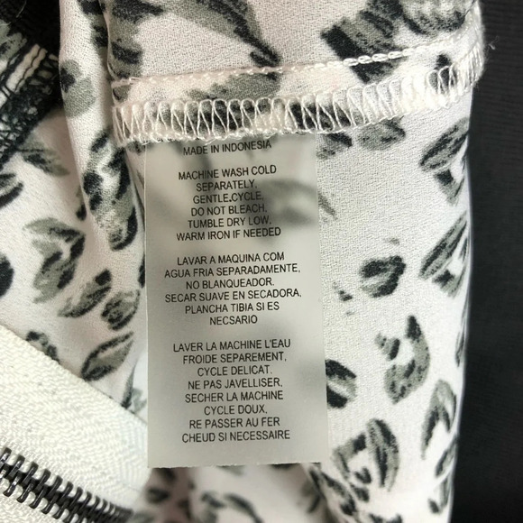 Sioni Women’s Small Full Zip Leopard Print Crepe Lightweight Bomber - Picture 5 of 6